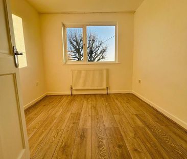 3 bedroom end of terrace house to rent - Photo 3