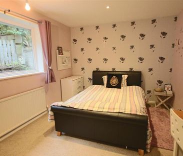 4 bedroom semi-detached house to rent - Photo 5