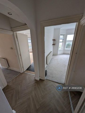 2 bedroom flat to rent - Photo 3