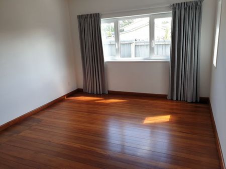 Trendy 3BR Home in Addington! - Photo 3