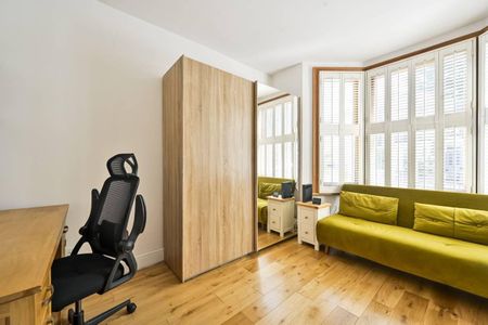 2 Bed Flat, Rothschild Road, W4 - Photo 3