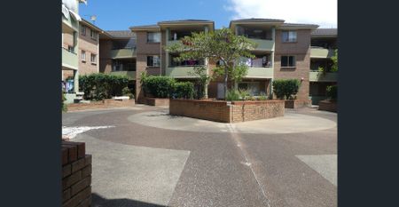Spacious 3-Bedroom Unit in the Heart of Fairfield!! - Photo 2