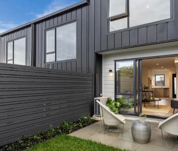 Nearly new townhouse on St Heliers border - Photo 2