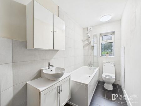 2 Bedroom Terraced House - Photo 4