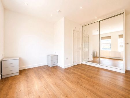 Hanworth Road, Hounslow, TW3 3TU - Photo 2