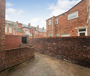 2 bedroom flat to rent - Photo 6