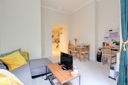 1 Bedroom - Photo 2