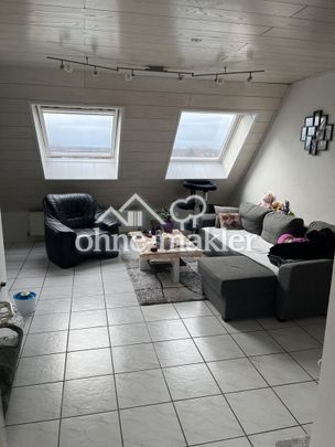 Helle Dachgeschosswohnung mit Tiefgaragenstellplatz - Photo 1