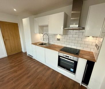 Carlton Square, Nottingham, NG4 - Photo 3