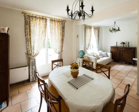 Location Maison 7 pièces 180m² - Photo 2