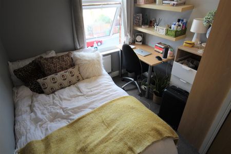 Wrangthorn Terrace, Hyde Park, LS6 1HH, Leeds - Photo 4