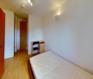 3 bedroom flat to rent - Photo 4