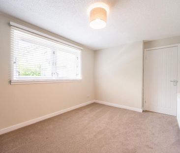 2 bedroom ground floor flat to rent - Photo 3