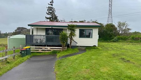 Rural, private but convenient - Photo 4