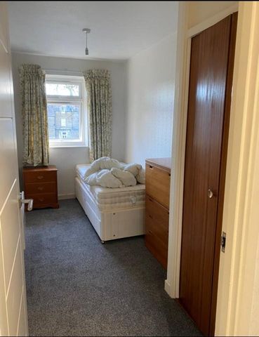 2 Bed Flat, Harriers Close, W5 - Photo 3