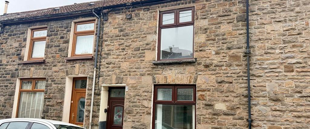 2 bedroom terraced house to rent - Photo 1
