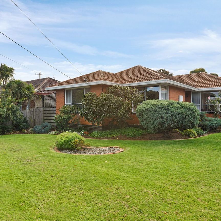 37 Winmalee Drive, Glen Waverley. - Photo 1