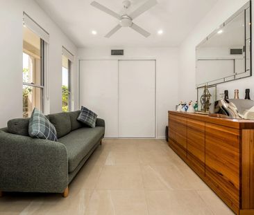 Water Front Luxury - Photo 4