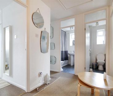 4 bedroom detached house to rent - Photo 4