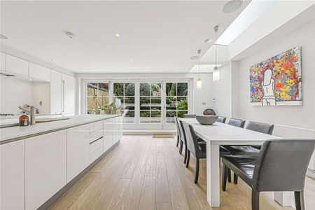 Five bedroom family house on the tree lined Hamilton Terrace. - Photo 3