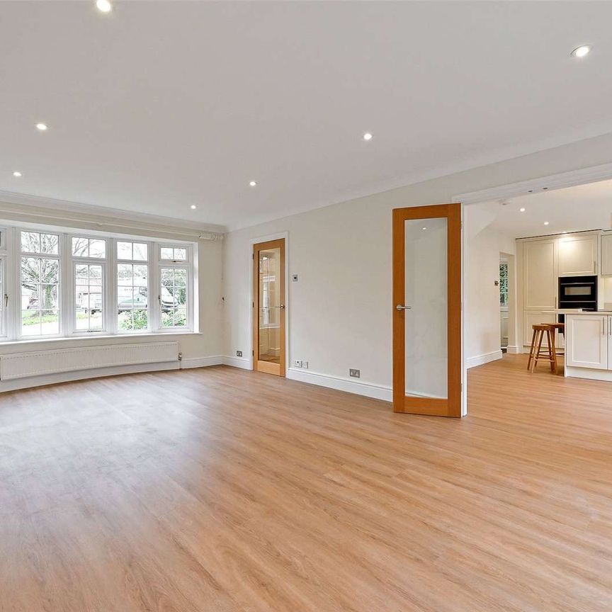 Well presented four bedroom home with garage and garden room - Photo 1