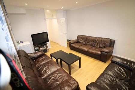 8 Bed Semi-Detached House, Alma Road, SO14 - Photo 4