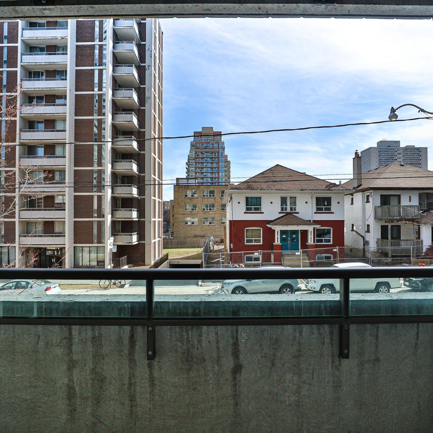 4 Bedrooms - Photo 1