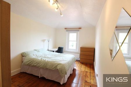 6 bedroom detached house to rent - Photo 4