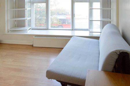 Price £900 pcm - Available 14/05/2026 - Furnished - Photo 4