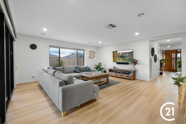 The Perfect Designed Family Home - Photo 1