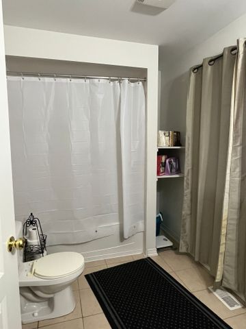 For Lease - 30 Armstrong Crescent, Bradford West Gwillimbury, Ontario - Photo 2