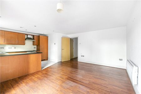 Holland Gardens, Brentford, London, TW8 0BE - Photo 2