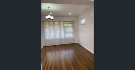 4 BEDROOM HOUSE WITH A SWIMMING POOL - Photo 3