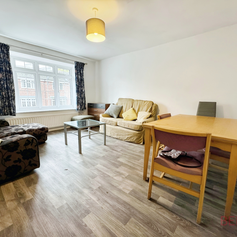 4 bedroom coach house to rent - Photo 1