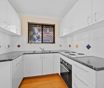 Neat & Convenient Three-Bedroom Apartment in Prime Mount Warren Par... - Photo 3