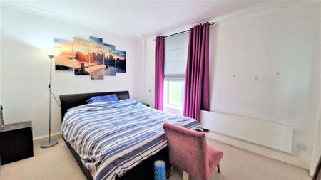 2 bedroom Flat To Let - Photo 4