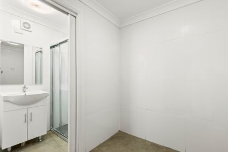 Unfurnished Two Bedroom Home - Photo 3