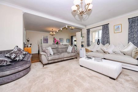 Stationers Place, Hemel Hempstead - Photo 2