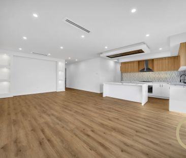 Spacious 4-Bedroom Family Home with Living Area in Prime Thornhill ... - Photo 2