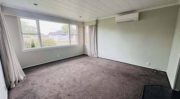 A comfortable and functional home in a convenient location. - Photo 1