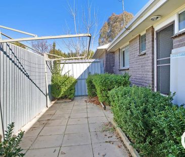 DELIGHTFUL EAST ALBURY TWO BEDROOM UNIT! - Photo 4