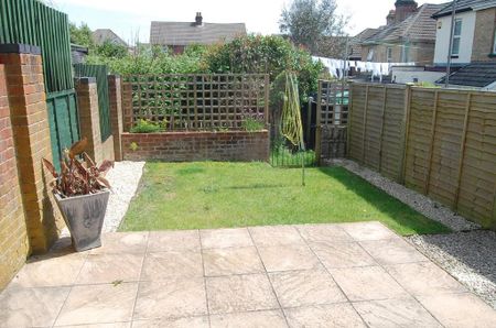 2 bedroom terraced house to rent - Photo 2
