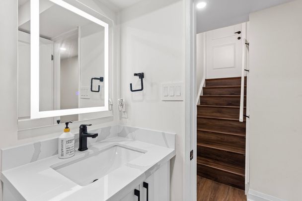 For Lease - 523 Pinegrove Road Unit# Lower, Oakville, Ontario - Photo 1