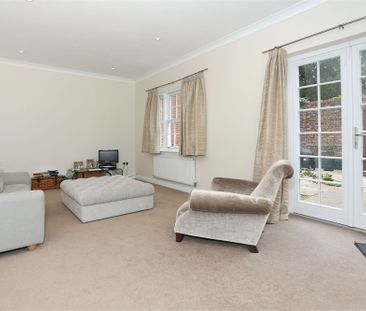 4 Bedroom House - Station Road, Alresford - Photo 6