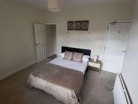 4 bedroom house of multiple occupation to rent - Photo 3