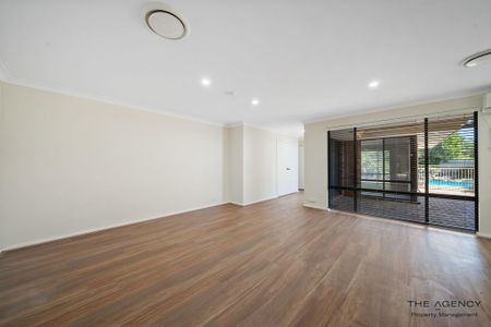 Spacious 5 Bedroom Family Home in Booragoon - Photo 2