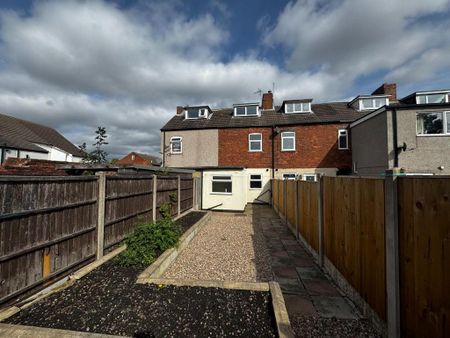 2 bedroom terraced house to rent - Photo 4