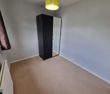 4 bedroom semi-detached house to rent - Photo 2