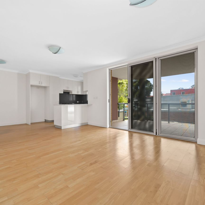 2 BEDROOM UNIT IN PRIME LOCATION + LUG - Photo 1