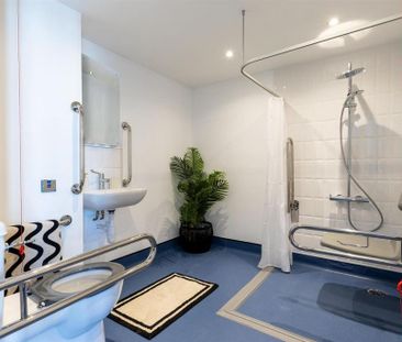 1 bedroom in a flat share to rent - Photo 1